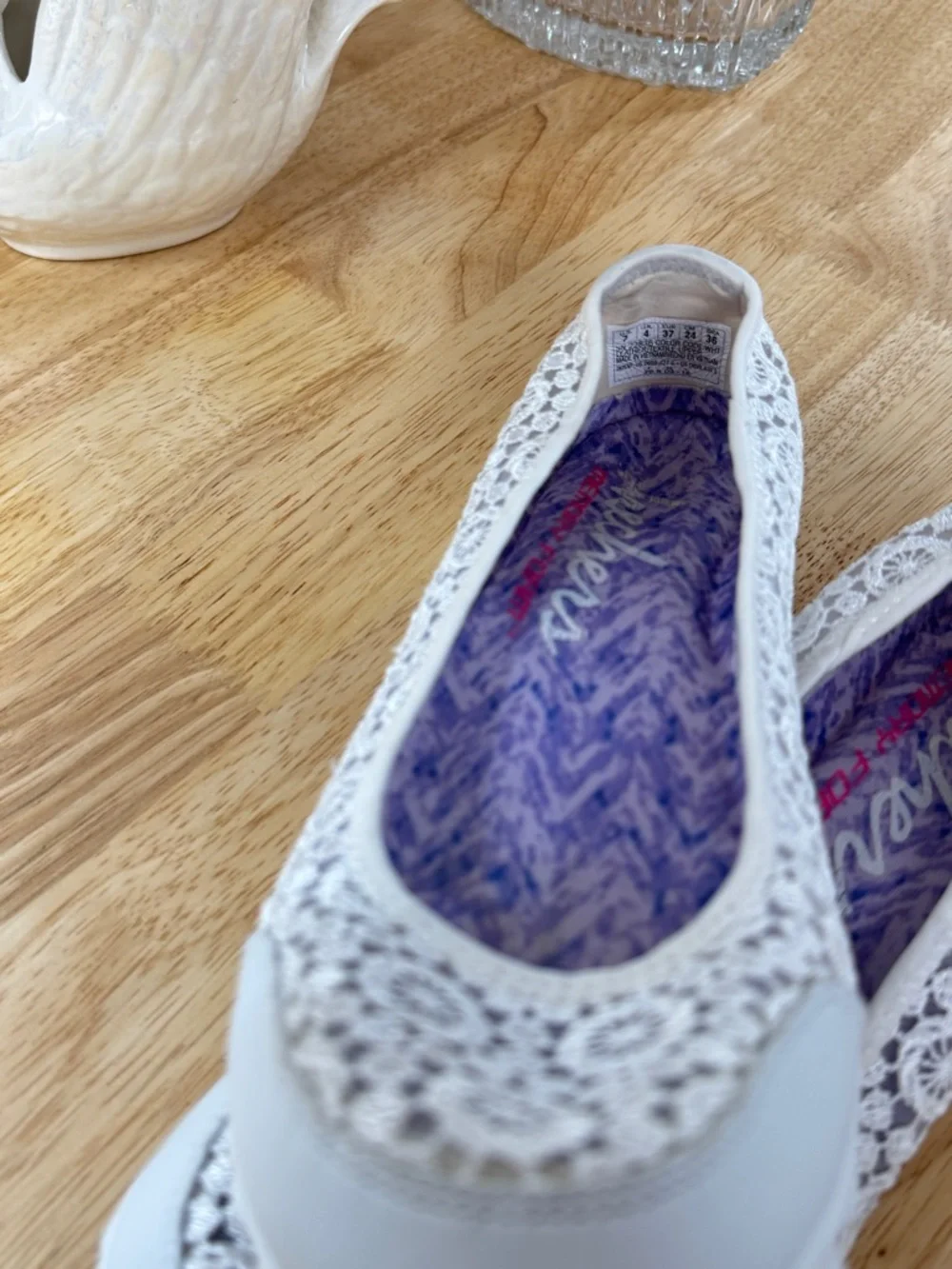 Whimsical Fairy Skechers White Leather Crochet Slip-On Comfort Flats Size 7